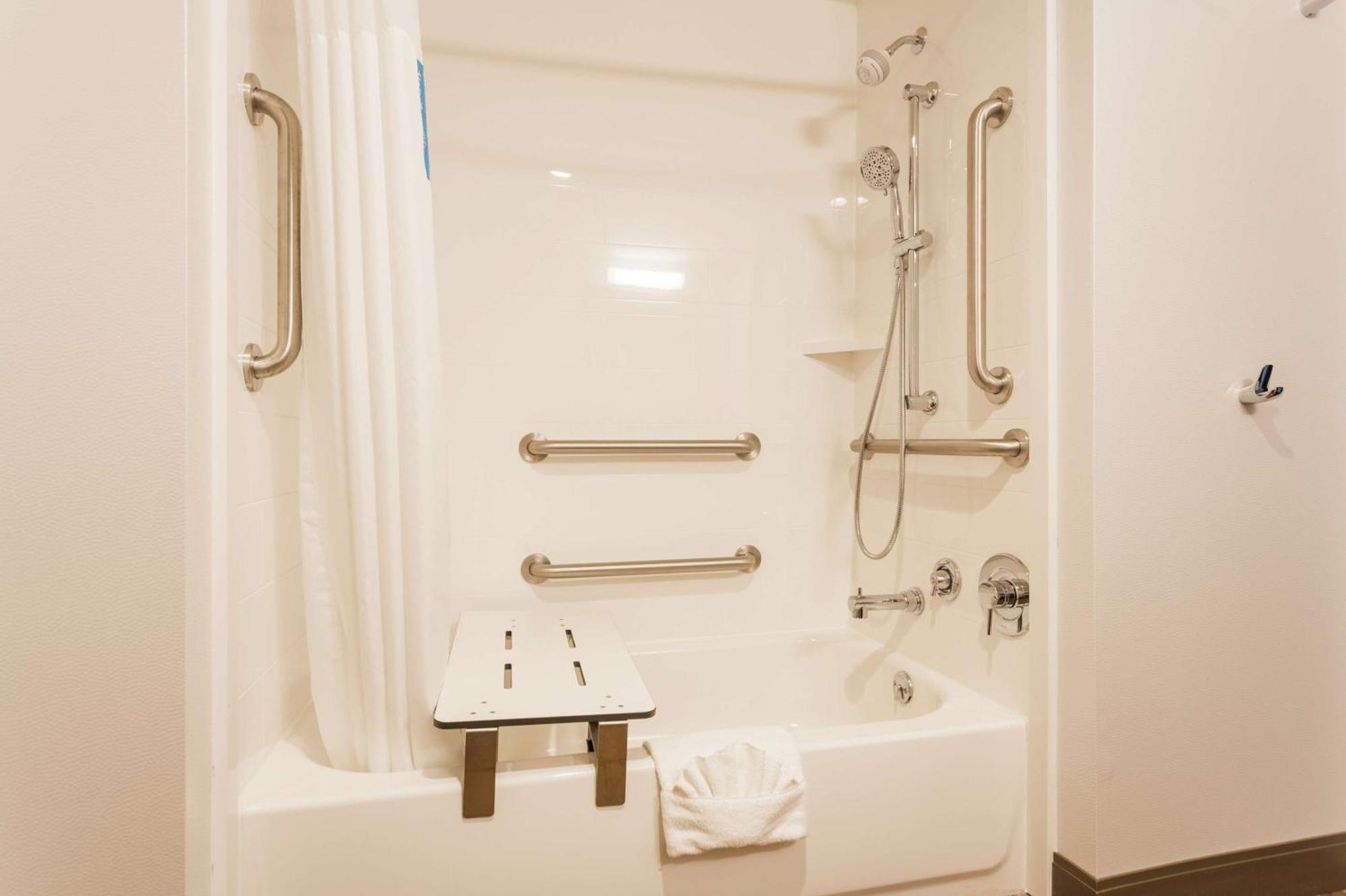 Hampton Inn Cumberland Extérieur photo