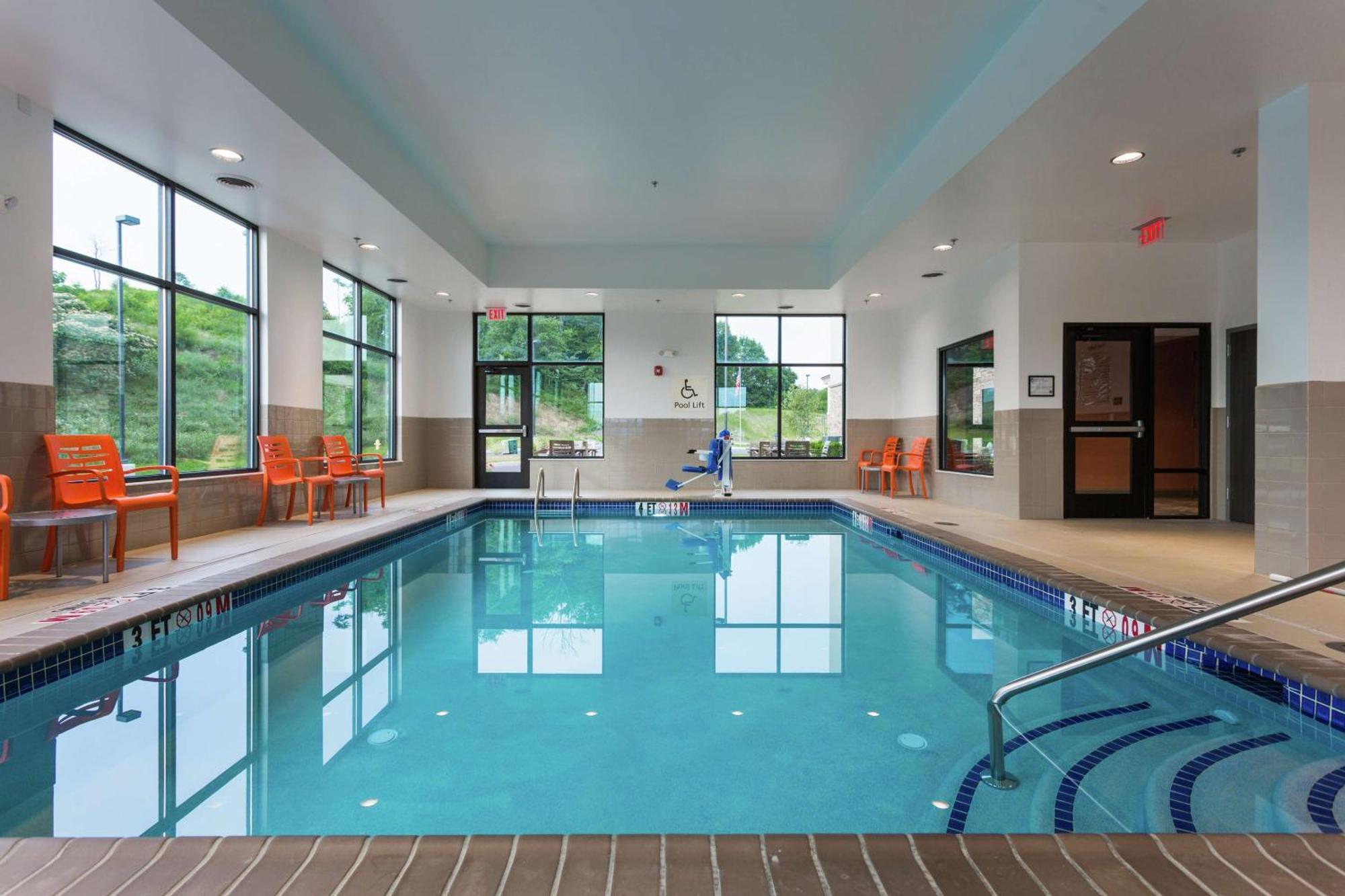 Hampton Inn Cumberland Extérieur photo