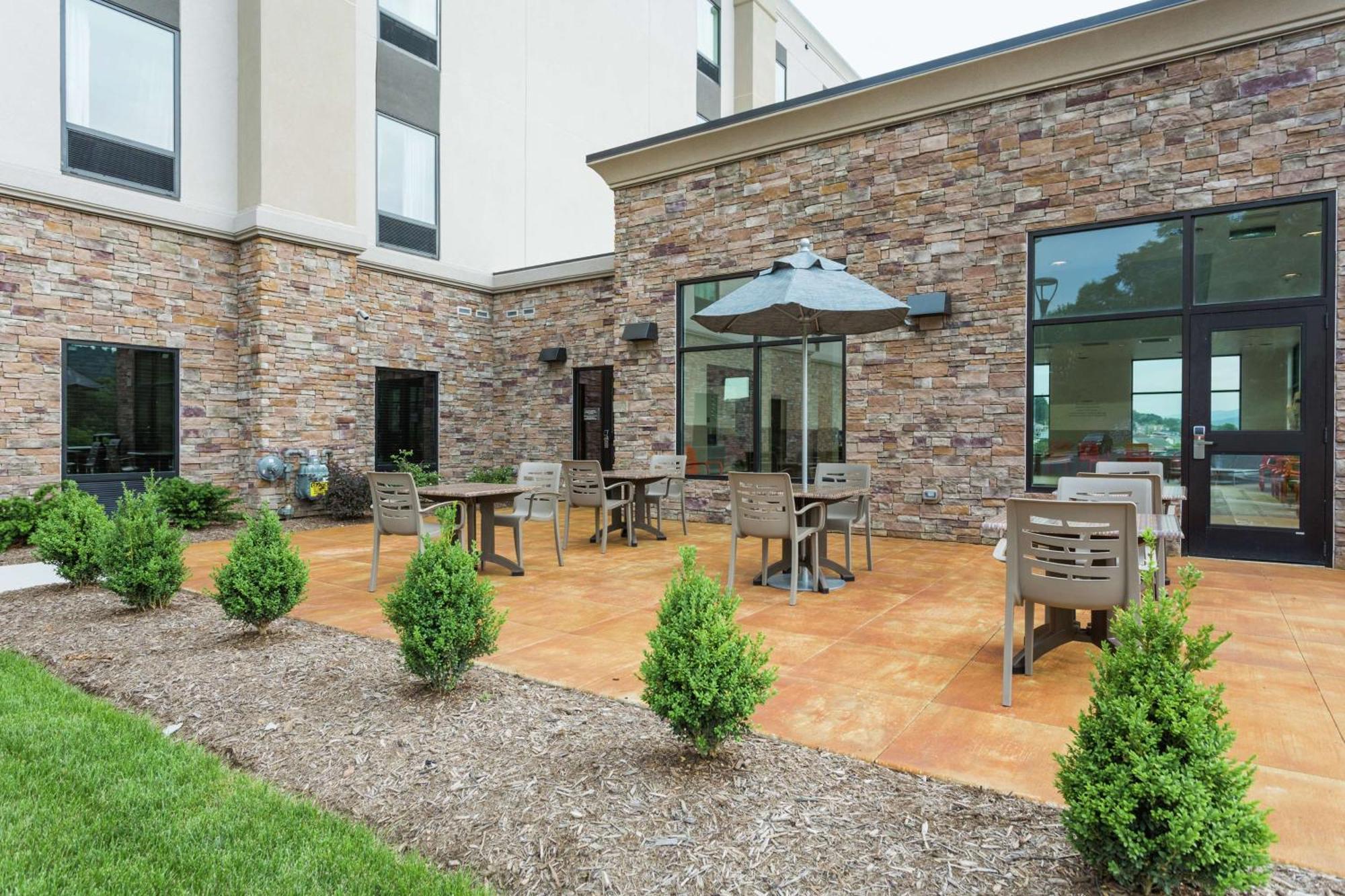 Hampton Inn Cumberland Extérieur photo
